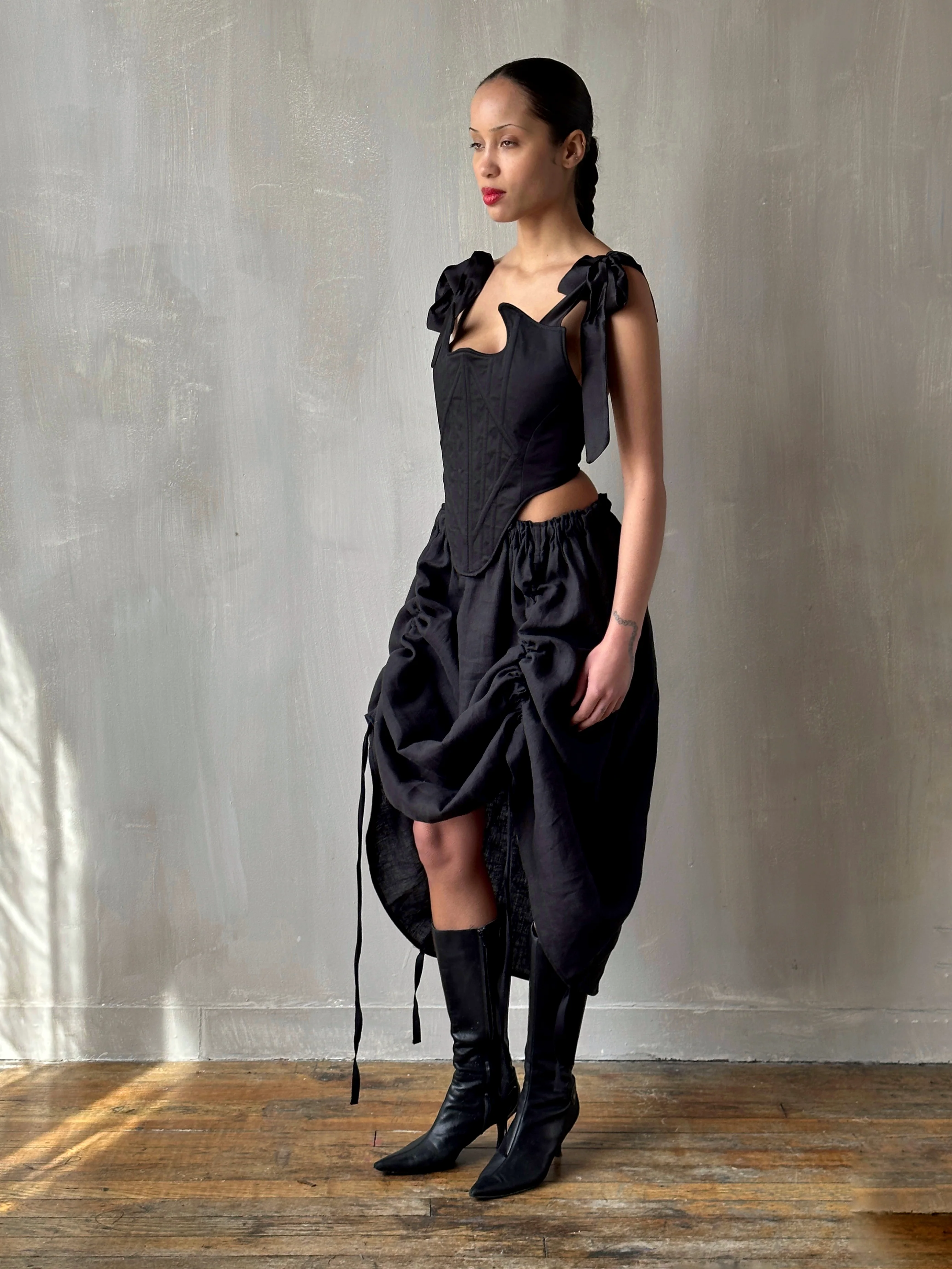 Black Four-Way Drawstring Skirt in Linen (Pre-Order) - Image 4