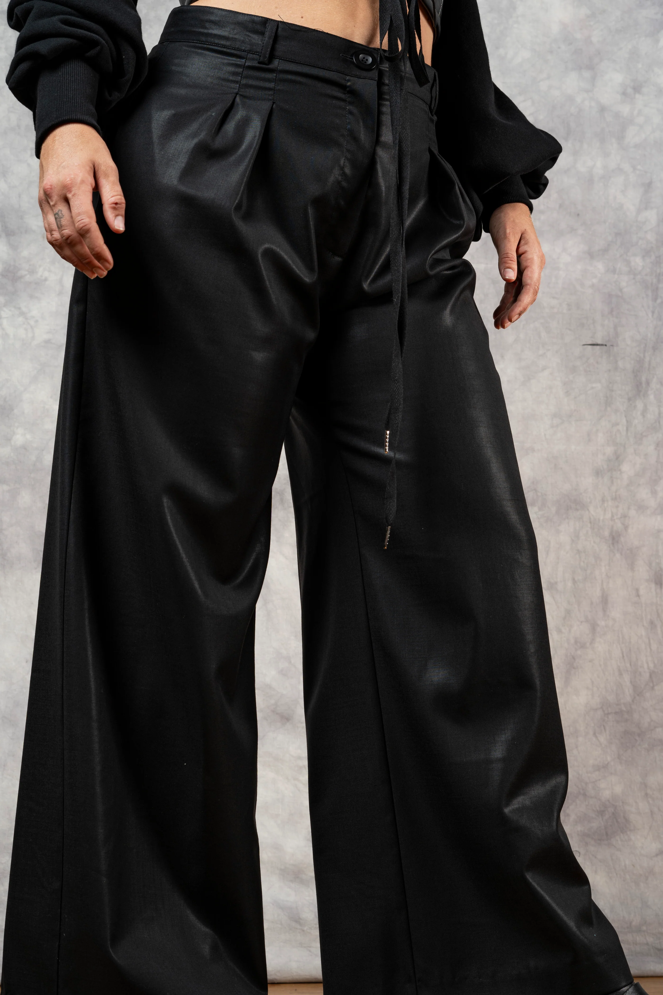 Wide Leg Trouser in Black Wool (Size III) - Image 14
