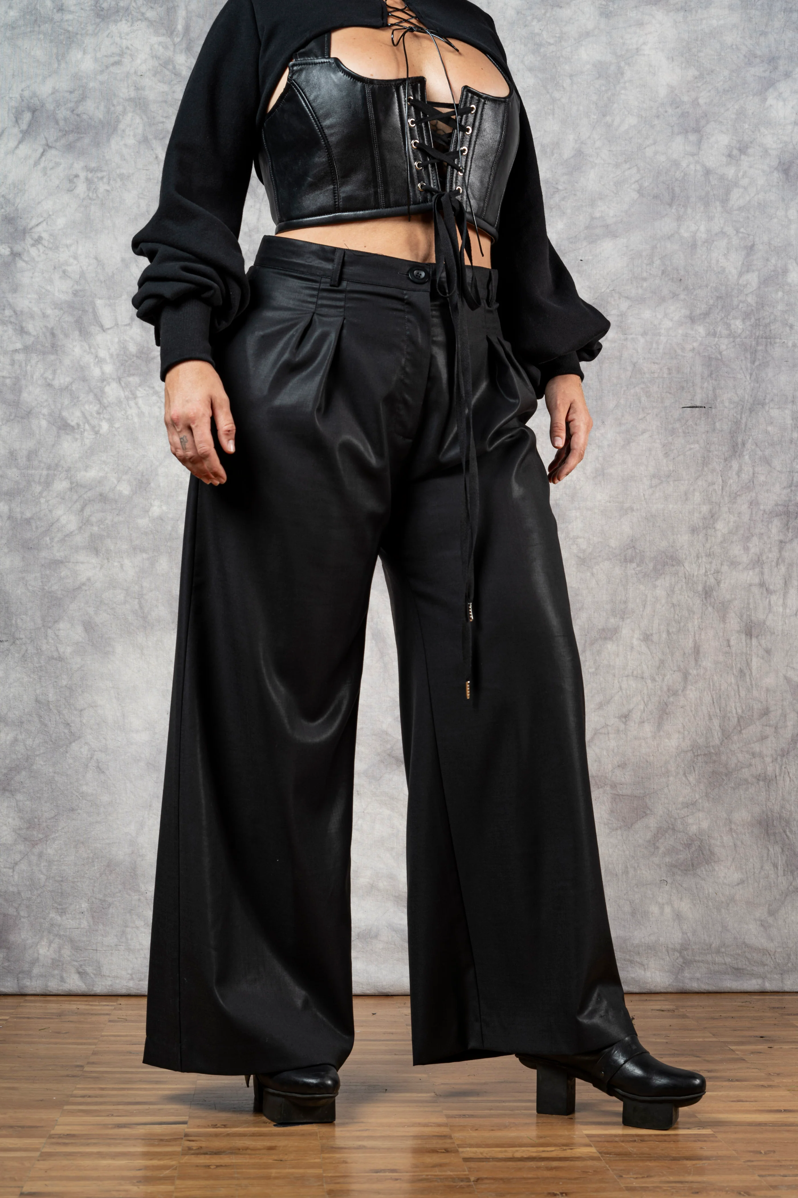 Wide Leg Trouser in Black Wool (Size III) - Image 5