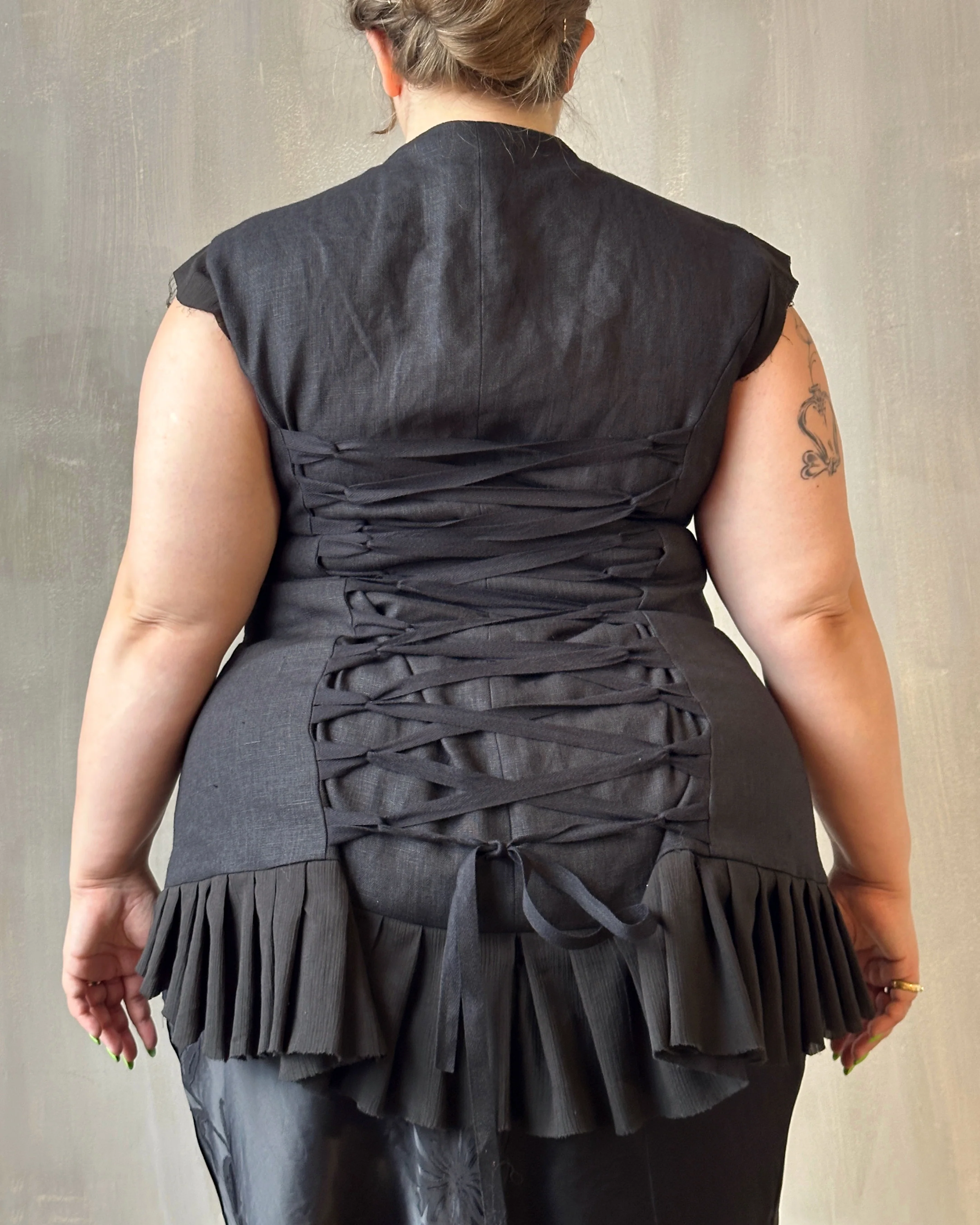 Long Button-Front Tails Vest in Linen - Image 5