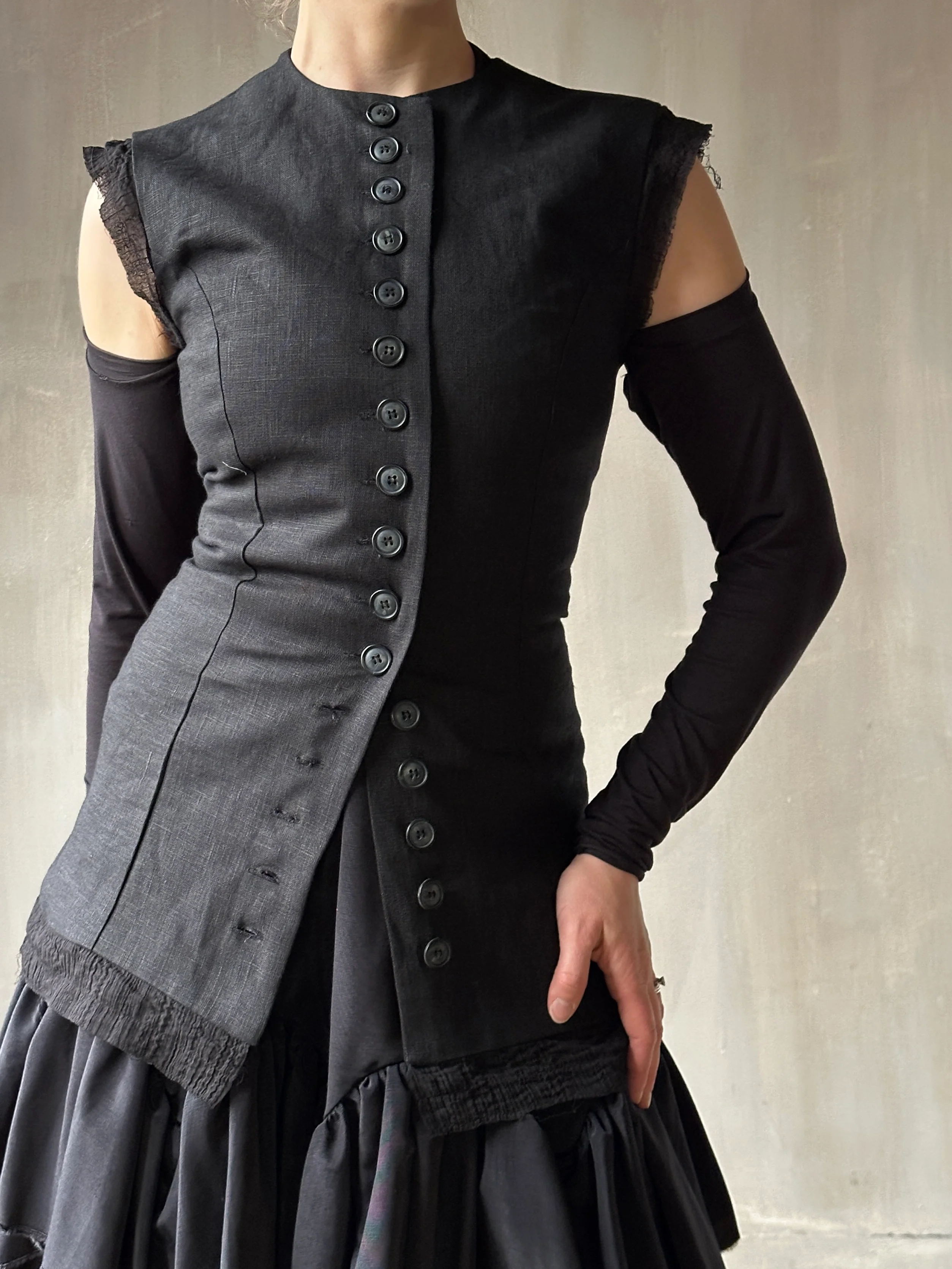 Long Button-Front Tails Vest in Linen - Image 10