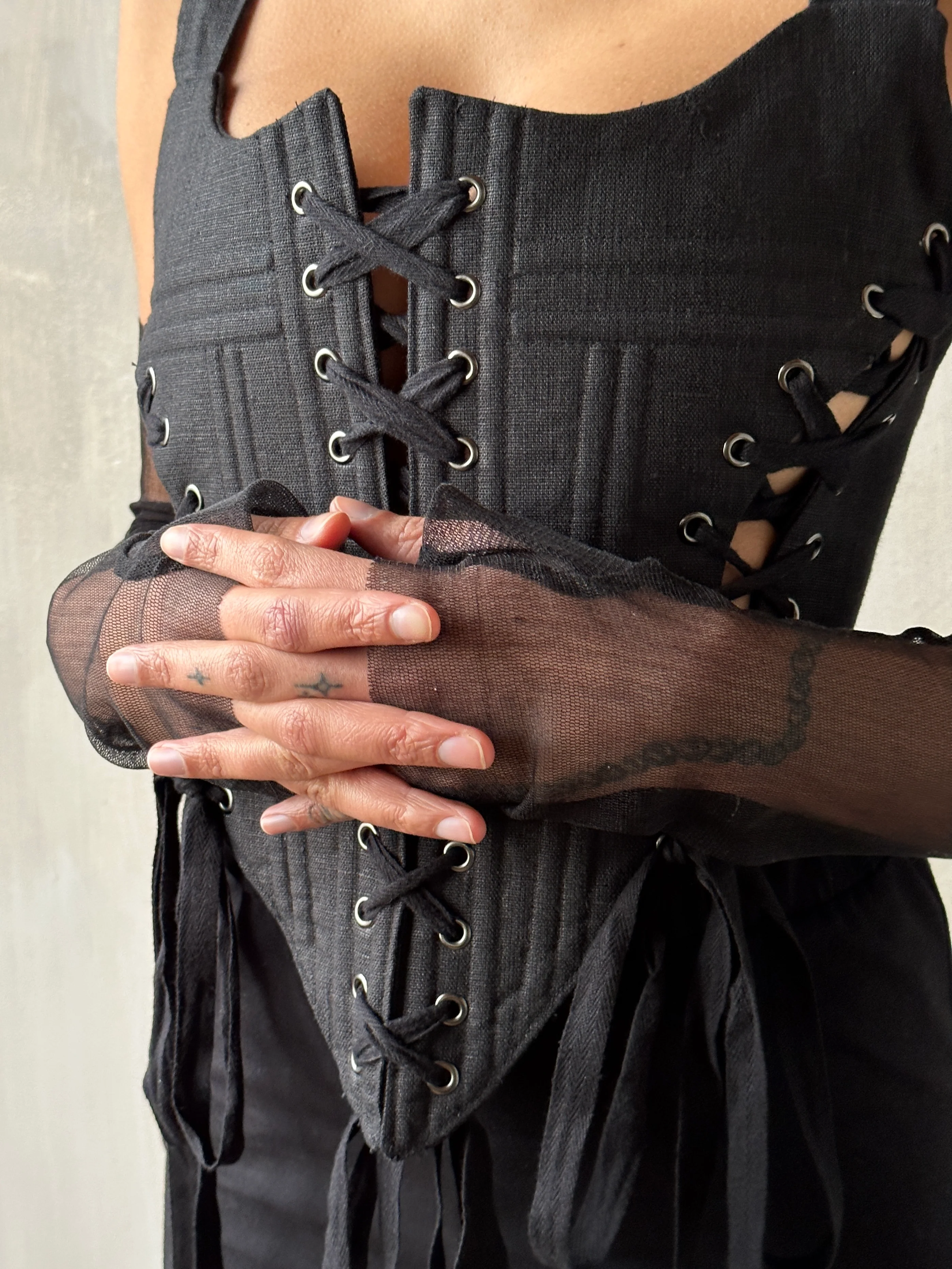 FW'24: Silk Fingerless Opera Gloves in Black (Pre-Order) - Image 4