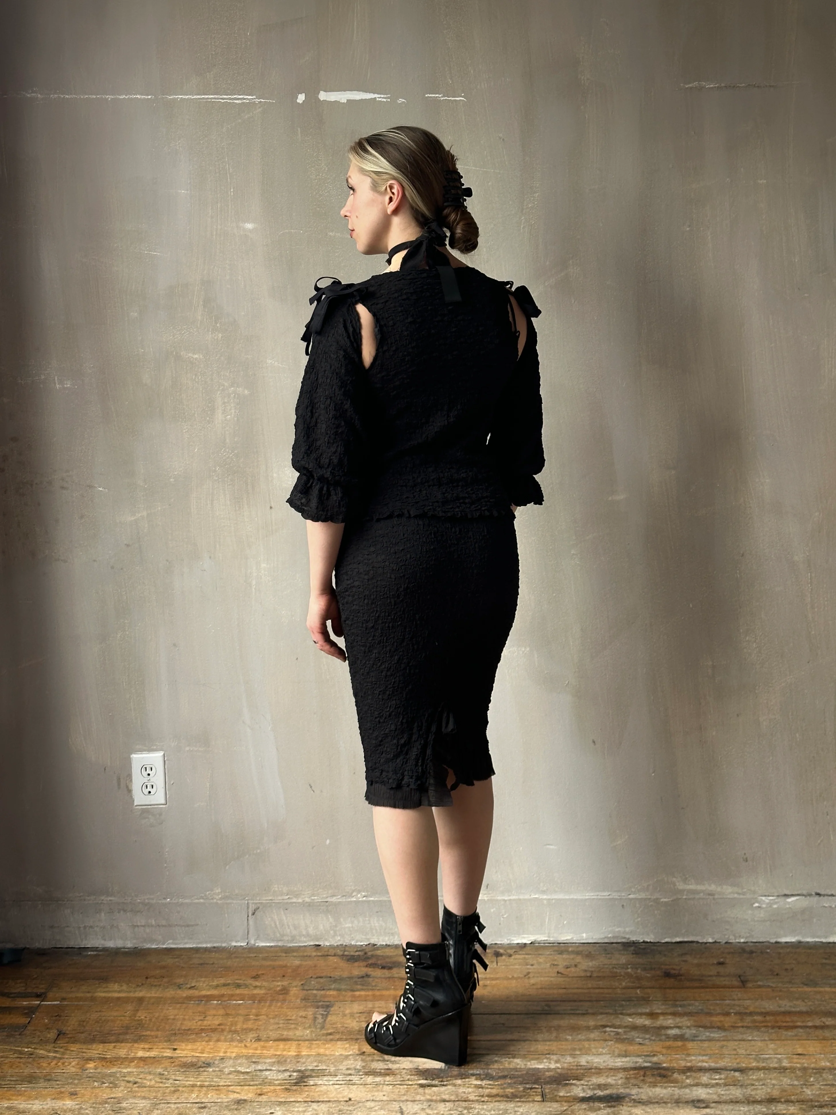 Spring'26: Detached Sleeves in Black Crinkled Cotton (Pre-Order) - Image 11