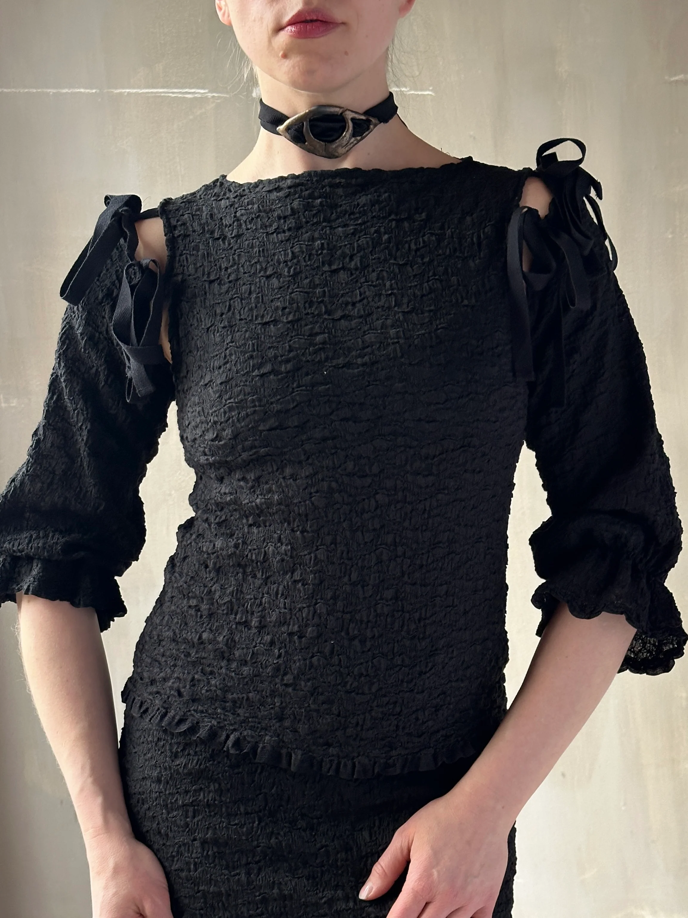 Spring'26: Detached Sleeves in Black Crinkled Cotton (Pre-Order) - Image 4