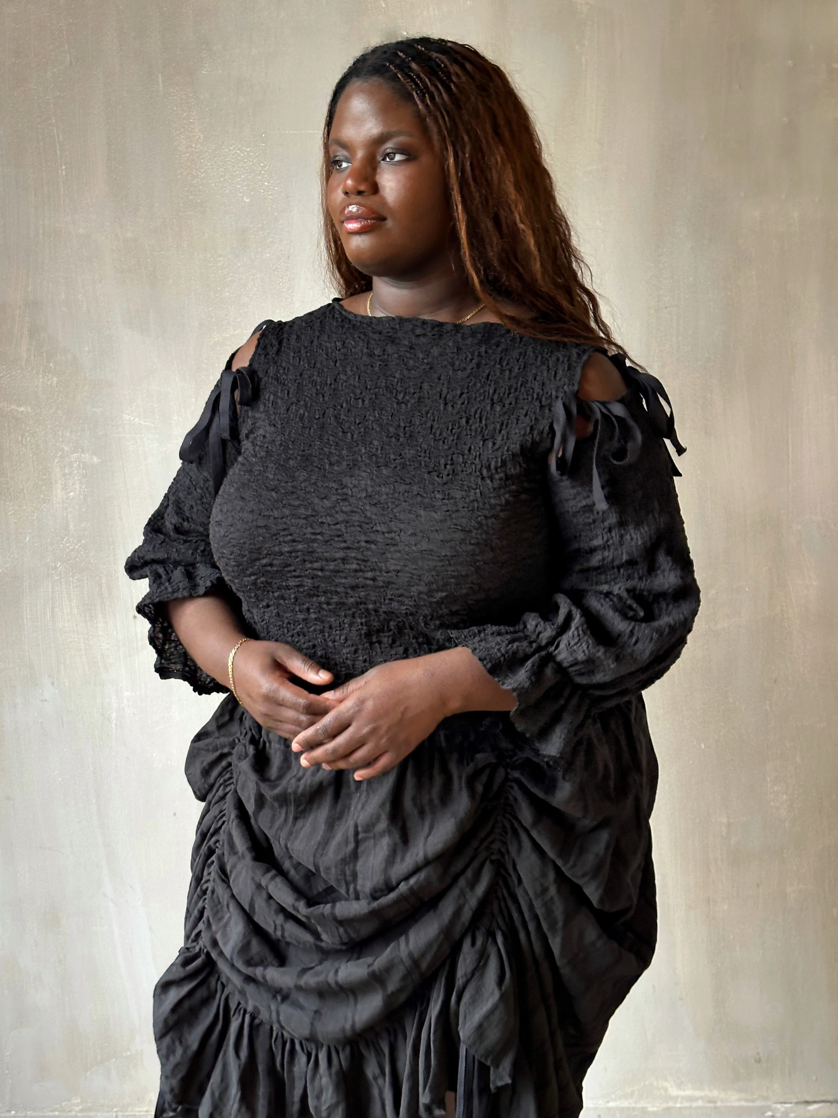 Spring'26: Detached Sleeves in Black Crinkled Cotton (Pre-Order) - Image 7