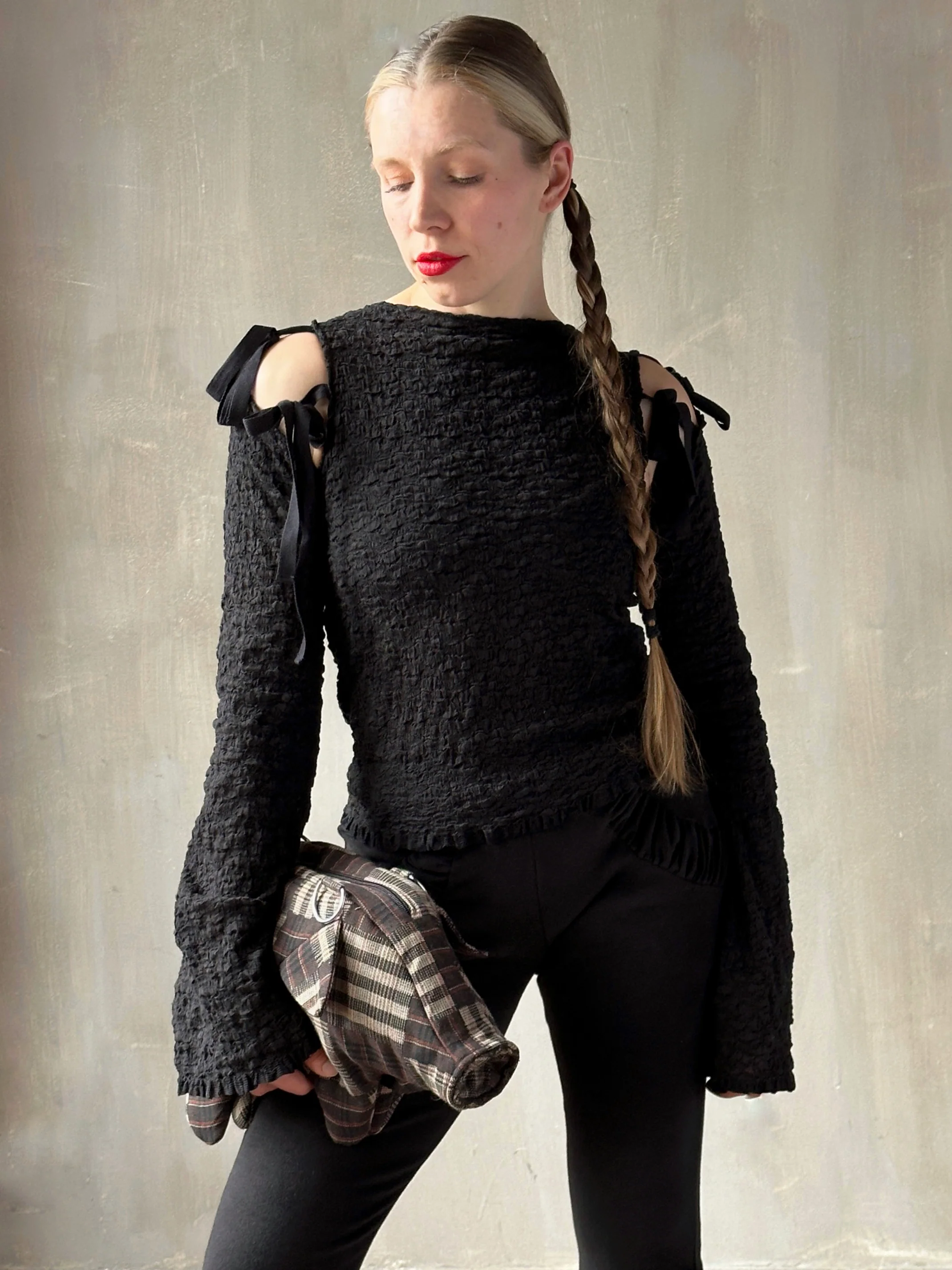 Winter '26: Detached Sleeve Top in Textured Black Cotton (Pre-Order) - Image 4